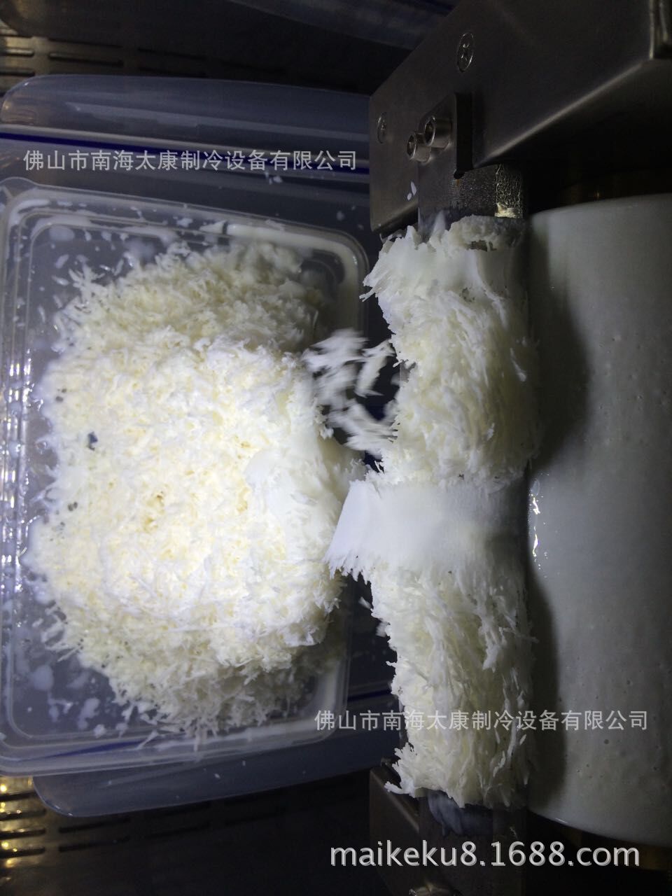 牛奶雪花制冰機(jī) 全國(guó)維修雪冰機(jī)商用小型牛奶冰機(jī)飄雪機(jī)廠家直銷